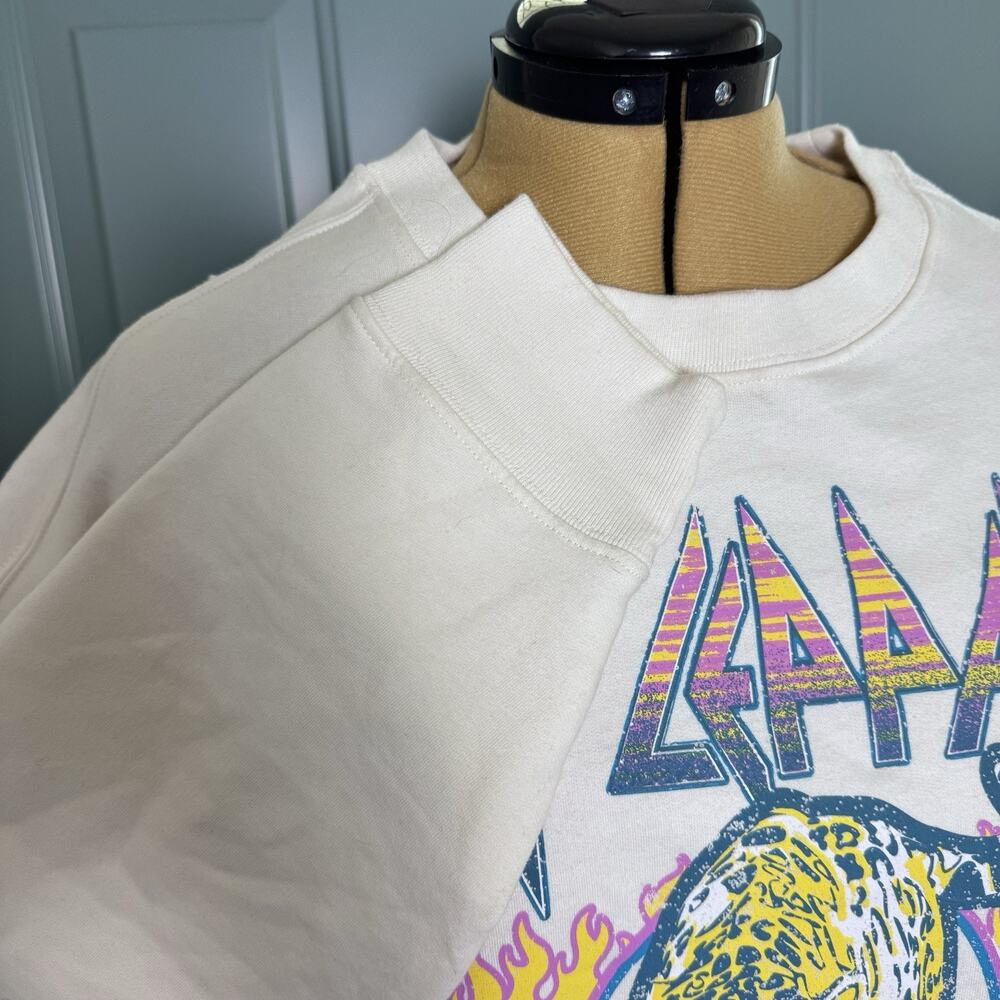 Def Leppard Sweatshirt XL Animal Leopard Graphic Rock Band Pullover - Picture 4 of 9